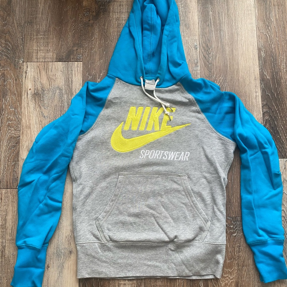 Retro Nike sweatshirt hoodie size medium